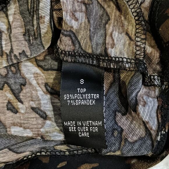 🔥$1 Bundled AB Studio Camo Wrap Top - Picture 4 of 4